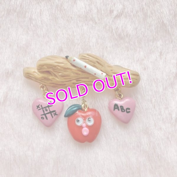 画像1: ☆SALE☆ ¥2,000☆ ゆらゆらりんごちゃん brooch (1)